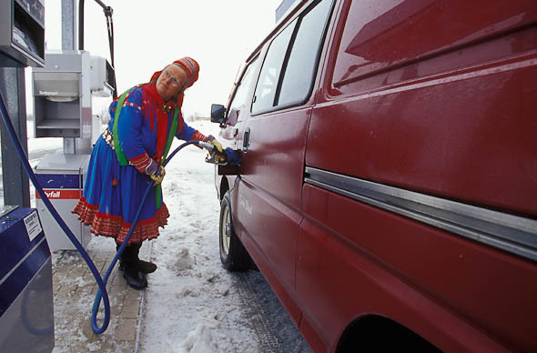 Karen Utsi pumps gas